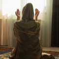Arvadını namaz qılarkən öldürüb Gürcüstana qaçdı