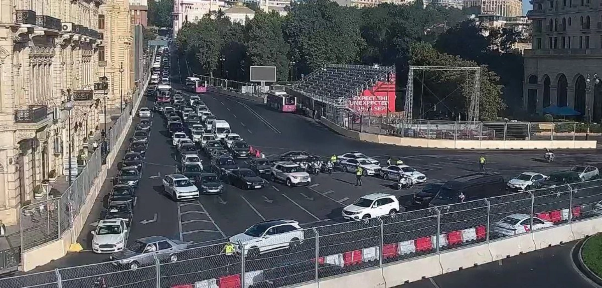 Bakının bir sıra yollarında tıxac var - SİYAHI