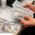 Banklar bu dollarları almır - FOTO