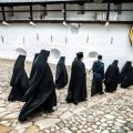 В РПЦ заявили, что мужчинам можно носить платья и юбки