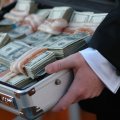 Украина впервые вернула из-за границы украденные коррупционерами деньги