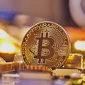 Биткоин подешевел почти на 2%