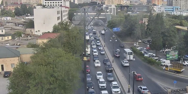Paytaxtın bu yollarında sıxlıq var - SİYAHI