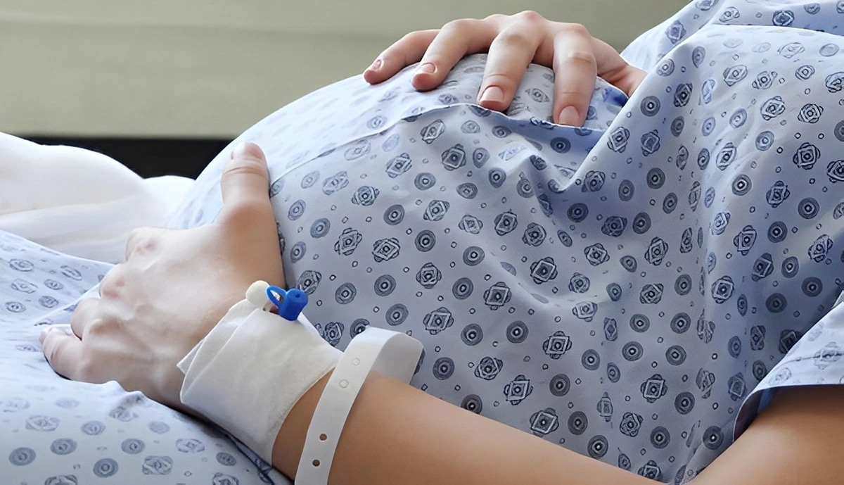 Valideynlərini itirən qız 15 yaşında ana oldu