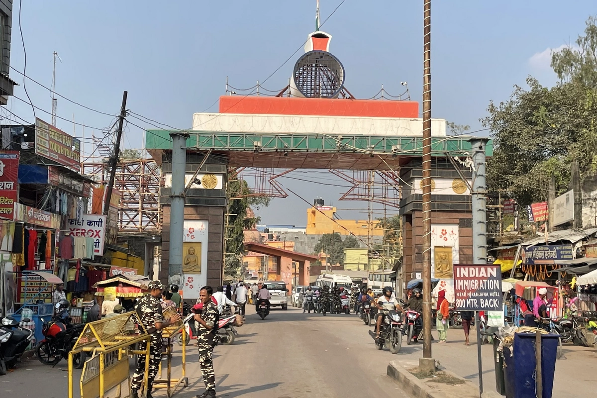 Nepal-Hindistan sərhədində etirazlar başlayıb: Polis postları yandırılıb