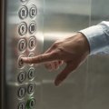 Liftdə 4 gün ac-susuz qaldı