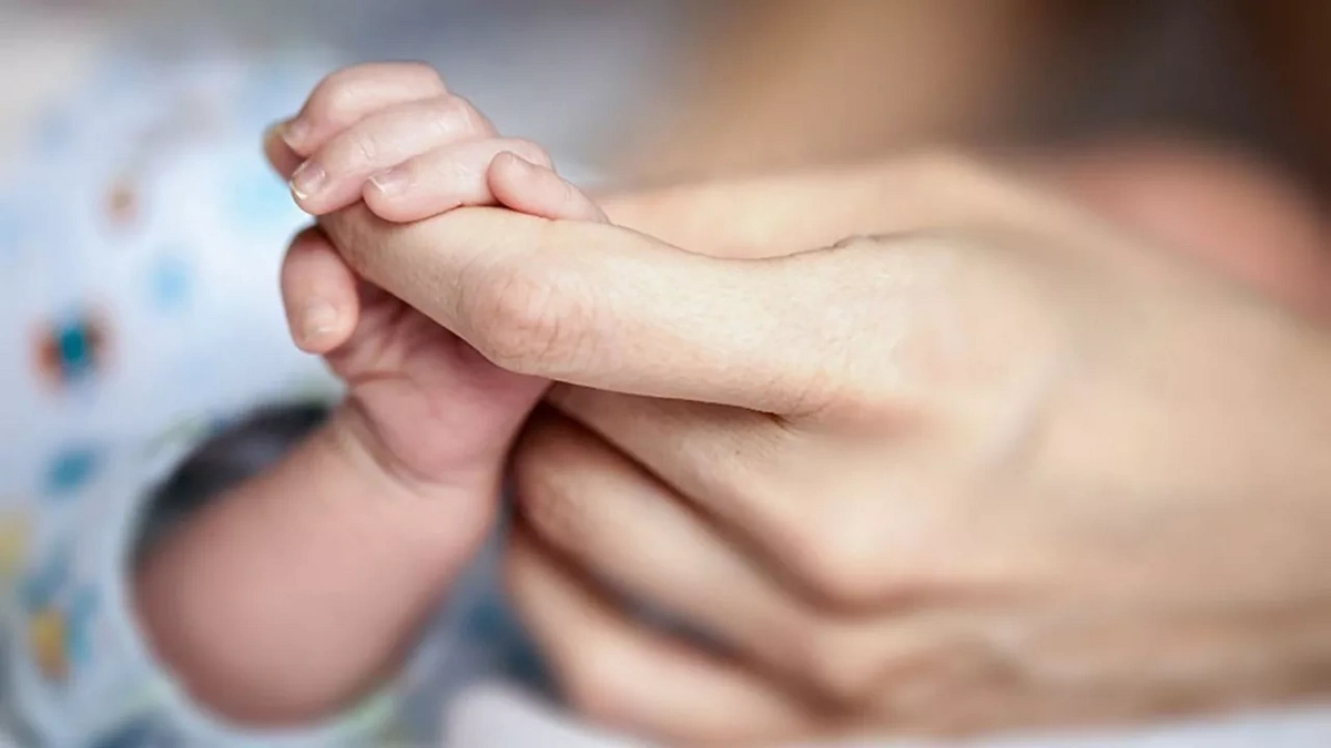 В Агджабеди мать скончалась при родах, ребенка удалось спасти