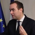 Во Франции левые в парламенте внесут резолюцию о недоверии Лекорню