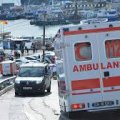 В Турции при столкновении микроавтобуса и грузовика пострадали 15 человек