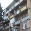Gəncədə yataqxanada eyvan uçub – sakinlər narahatdır (VİDEO)