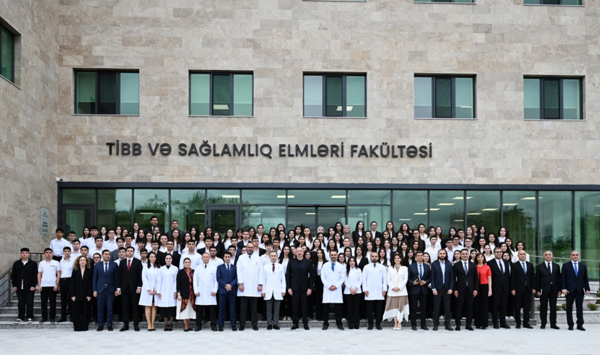 İlham Əliyev Qarabağ Universitetinin Klinikası binasının və tədris korpusunun açılışında iştirak etdi - FOTO