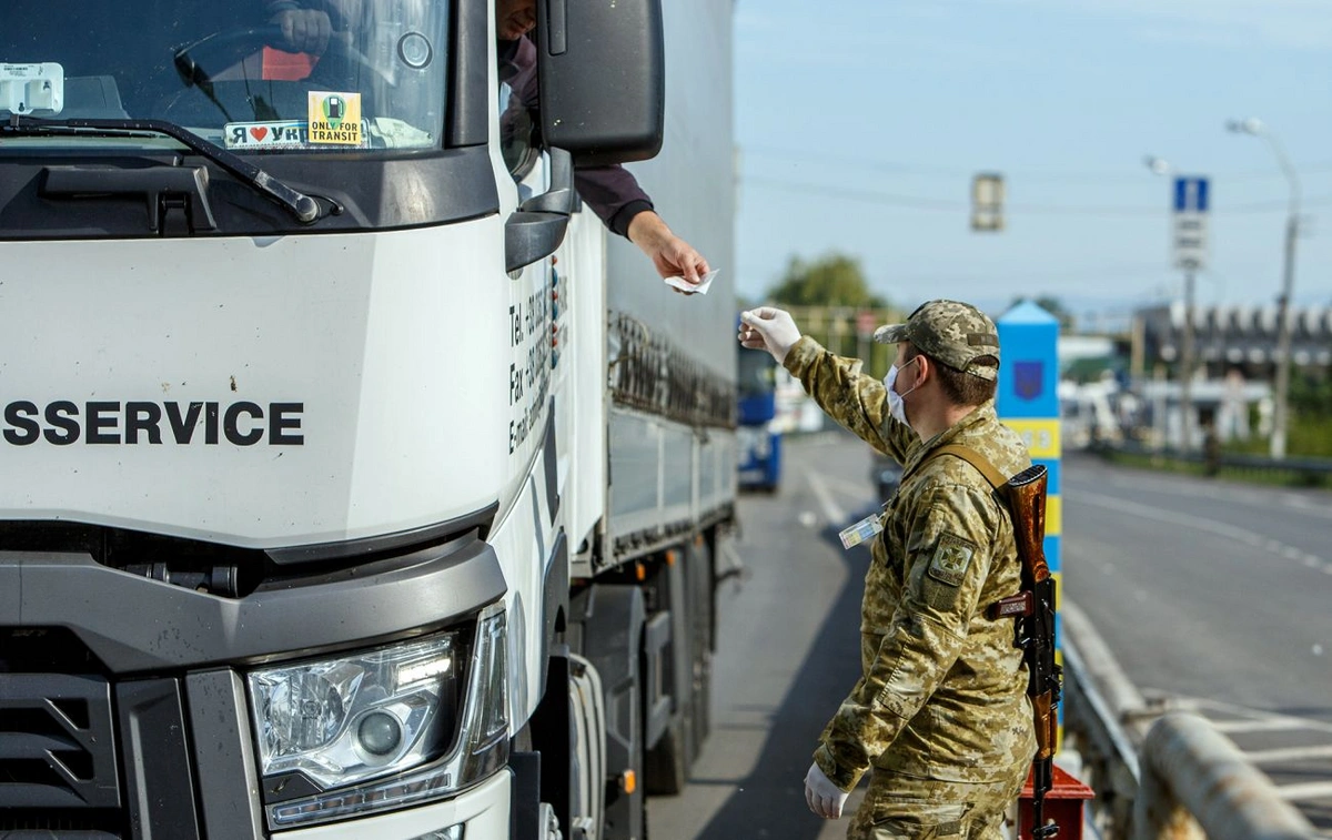 Азербайджан увеличил квоты на перевозки для Украины