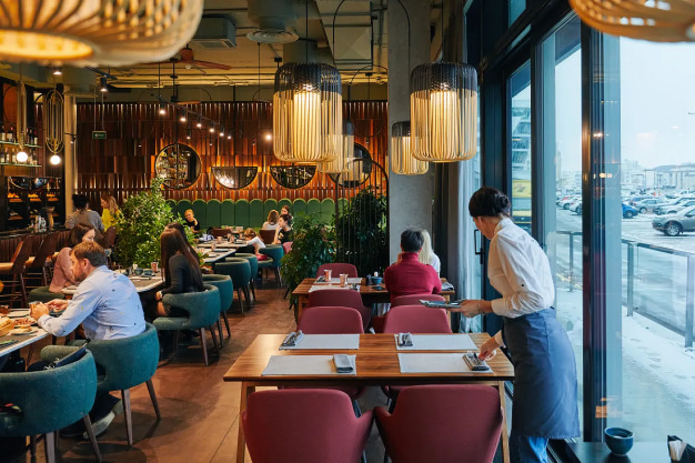 Kafe və restoranlarda yemək porsiyaları niyə azalır? - VİDEO