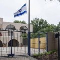 Неизвестный пытался поджечь израильское посольство в Гааге