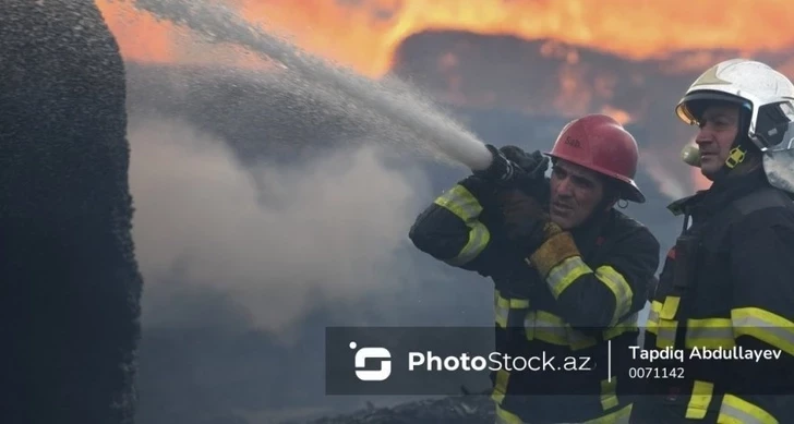 25 человек спасены из горящей многоэтажки в Баку-ОБНОВЛЕНО-ФОТО