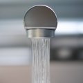 Британия призывает граждан сократить потребление воды на 20 литров в день