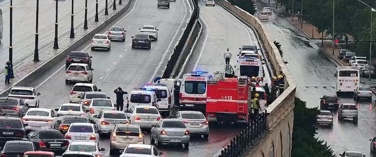 Авария в Баку вызвала транспортный затор-ФОТО