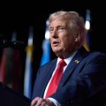 Президент США второй раз за октябрь встретится с разведслужбами