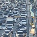 В Баку на ряде улиц и проспектов затруднено движение транспорта