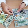 Доллар подешевел к евро и иене на ожидании решений США и Китая