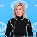 Zaxarova Latviyanın rusiyalıları deportasiya etmək qərarını pisləyib