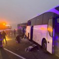Avtobus dayanacağa çırpılıb, ölən və yaralananlar var