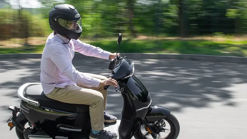 Azərbaycanda moped idarə etmək üçün sürücülük vəsiqəsi tələb olunacaq