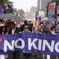 В США проходят многотысячные митинги против политики властей