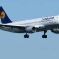 Lufthansa может отменить из-за высоких налогов около 100 рейсов в ФРГ