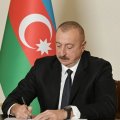 Ильхам Алиев наградил работников сферы статистики