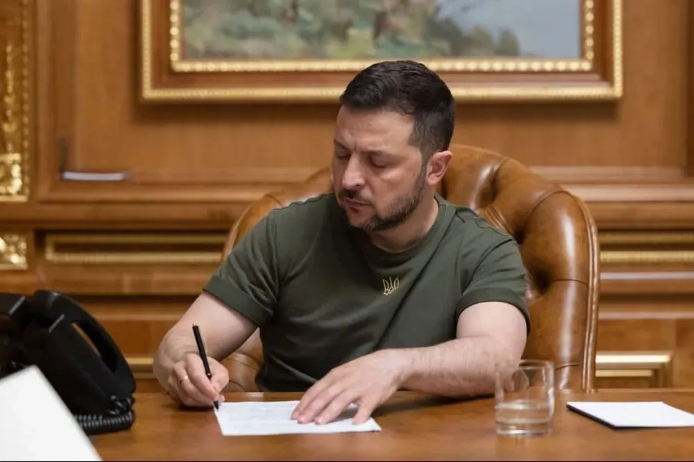 Зеленский внес в Раду законопроекты о продлении военного положения и мобилизации