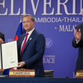 Tramp Kamboca və Tailandla ticarət və mineral sazişləri imzalayıb