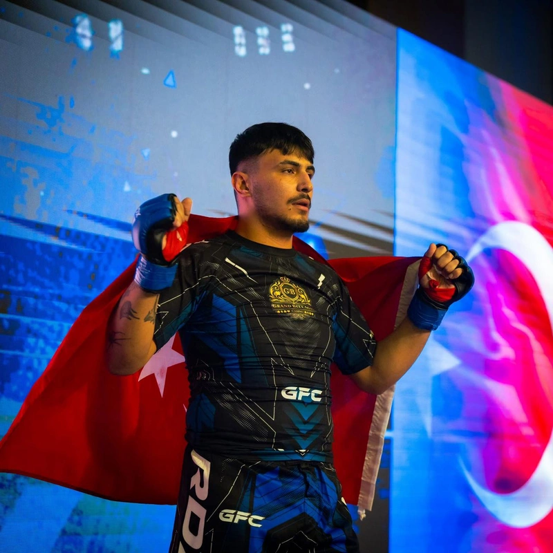 Алим Набиев одержал очередную победу в MMA
