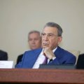 Villasında ayrıca iclas salonu yaradıb, tribuna qurubmuş