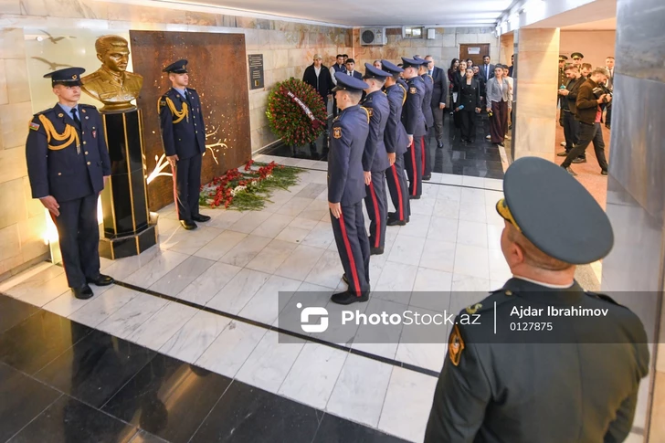 На станции метро «Улдуз» создан мемориал жертвам трагедии 1995 года-ФОТО