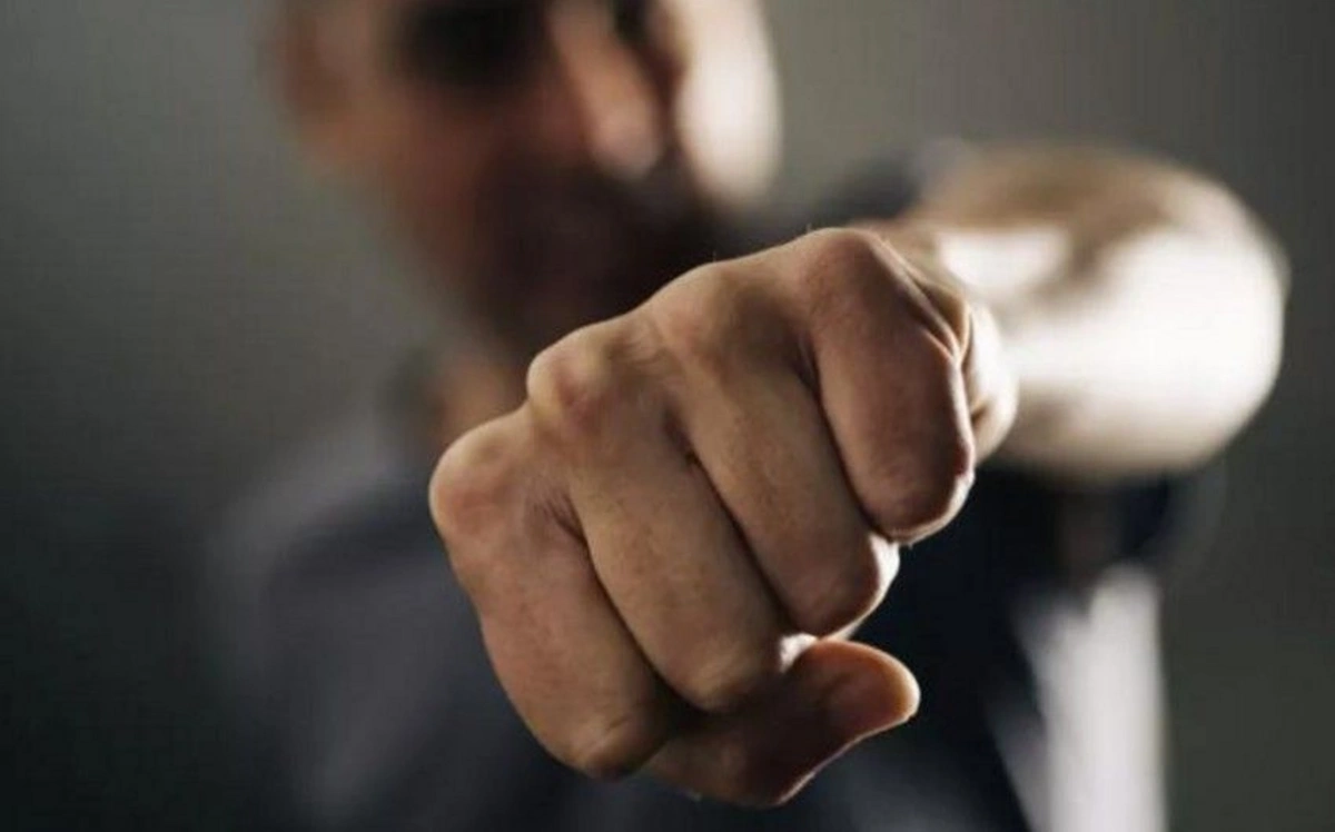 Restoranda qadının xoşagəlməz ifadələri oğlunun döyülməsi ilə nəticələndi