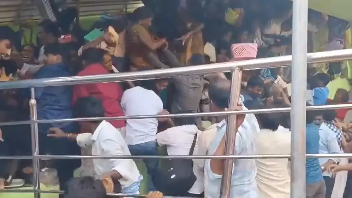 Hindistanda məbəddə faciə: azı 10 ölü, çoxlu yaralı var - FOTO/VİDEO