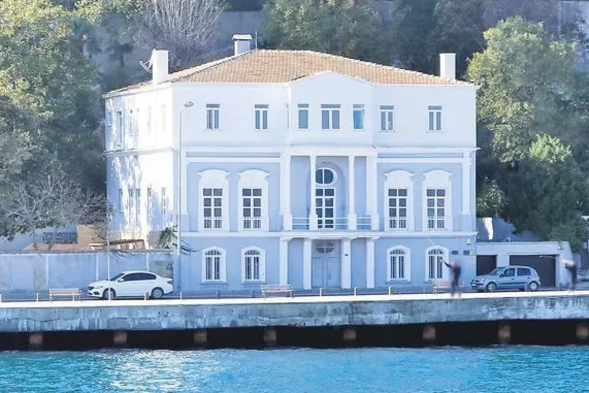 Türkiyə məhkəməsi Bosfordakı villanı çar Rusiyası diplomatının varislərinə verdi - FOTO