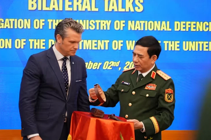 Возвращение утраченного наследия: глава Пентагона передал Вьетнаму исторические артефакты-ВИДЕО