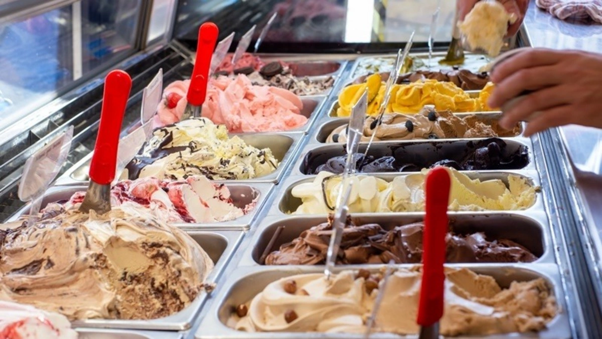 В Азербайджане обнаружены металлические осколки в полуфабрикате для мороженого: уничтожено почти полтонны сырья