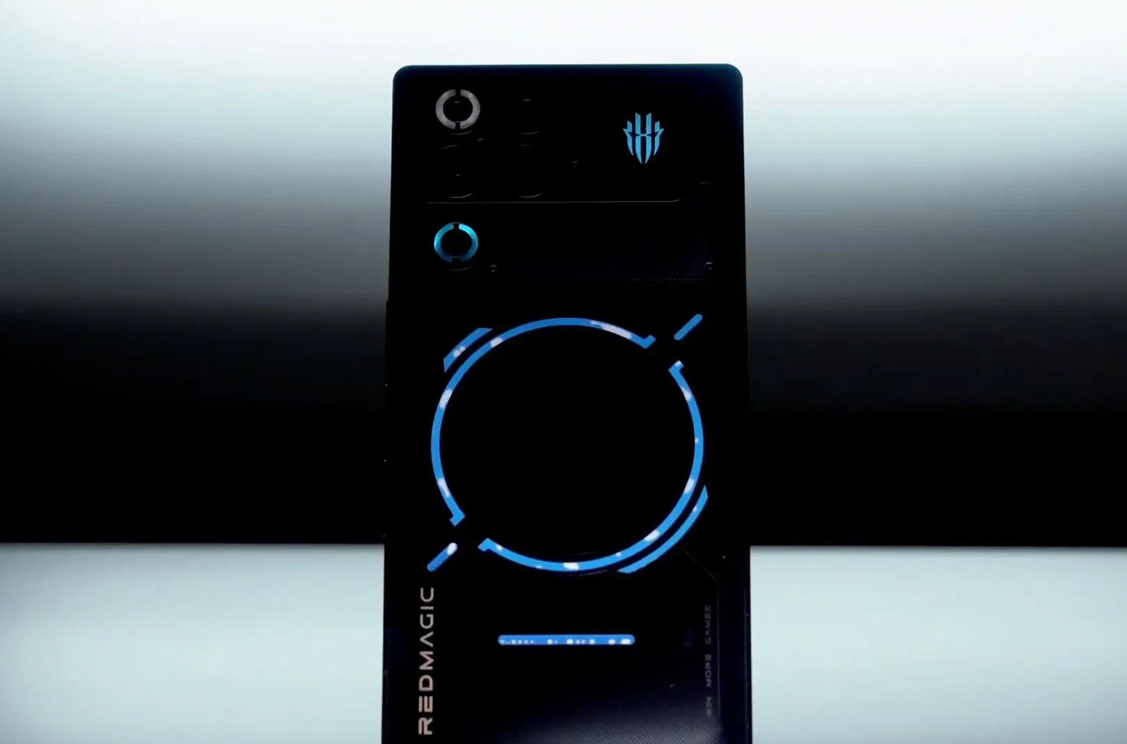 2025-ci ilin ən güclü smartfonları - Yeni flaqman çipi ilə təchiz olunub