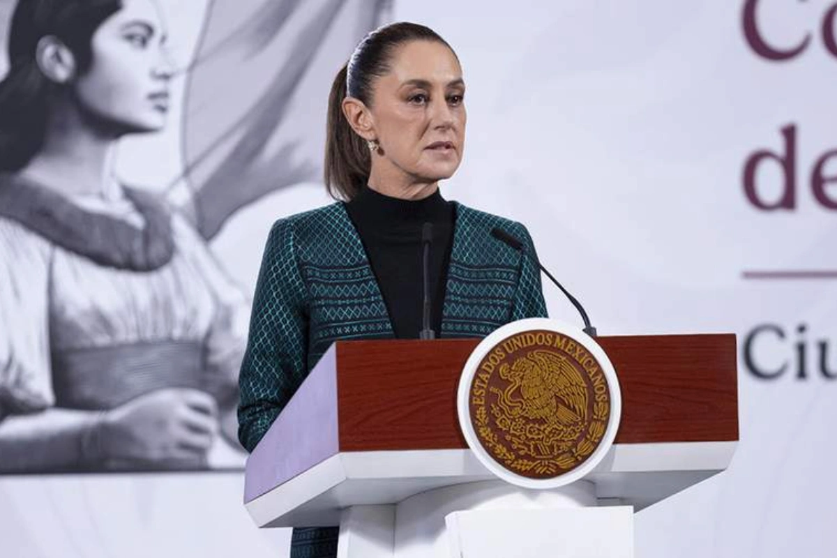 Sərxoş kişi ictimai tədbir zamanı Meksika prezidentini öpməyə çalışıb