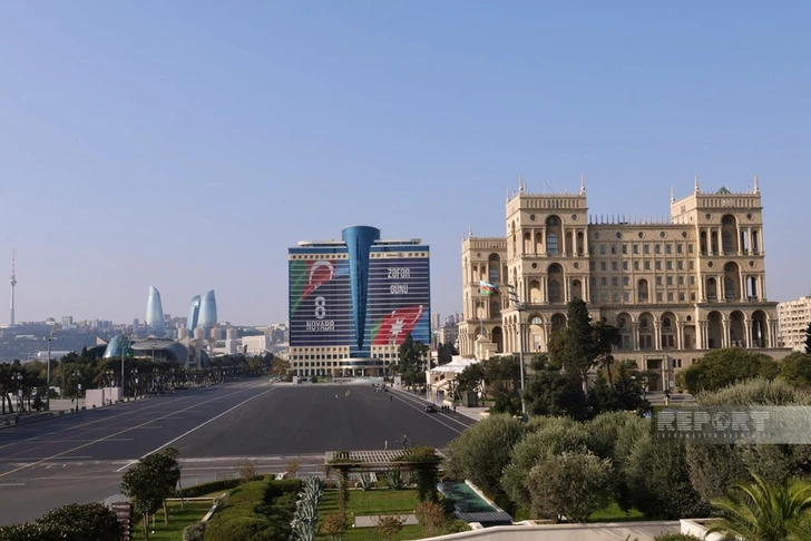 Площадь Азадлыг готова к военному параду