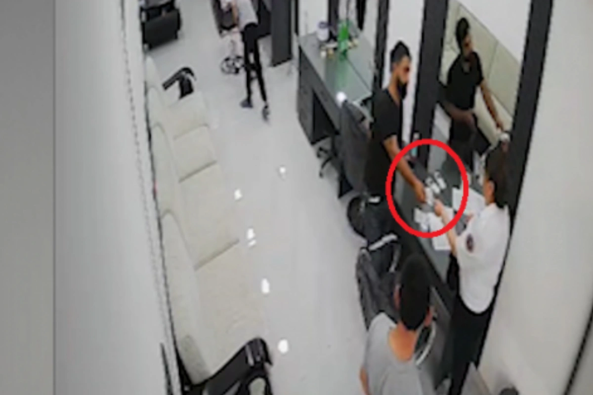 Özlərini Dövlət Vergi Xidmətinin əməkdaşları kimi təqdim edərək sahibkarlardan pul yığırlar - VİDEO