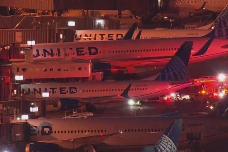 ЧП в аэропорту близ столицы США: 18 человек получили травмы в результате столкновения