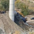 Türkiyədə körpü çökdü - Dağıntılar altında qalanlar var