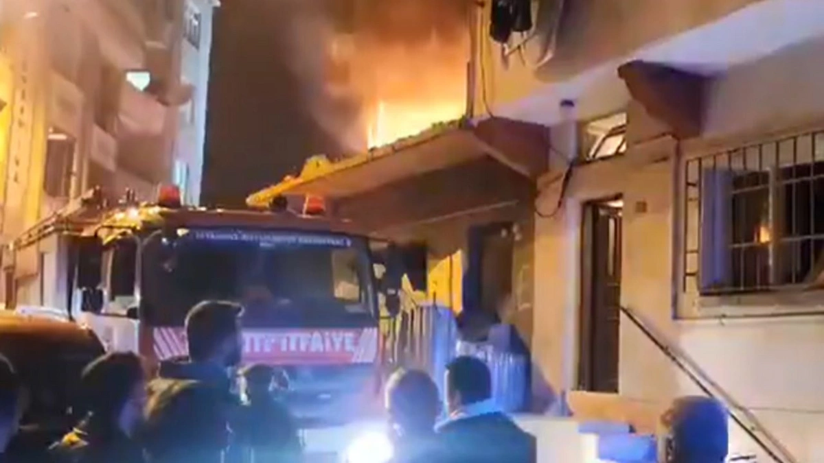 İstanbulda binada güclü partlayış baş verib - VİDEO