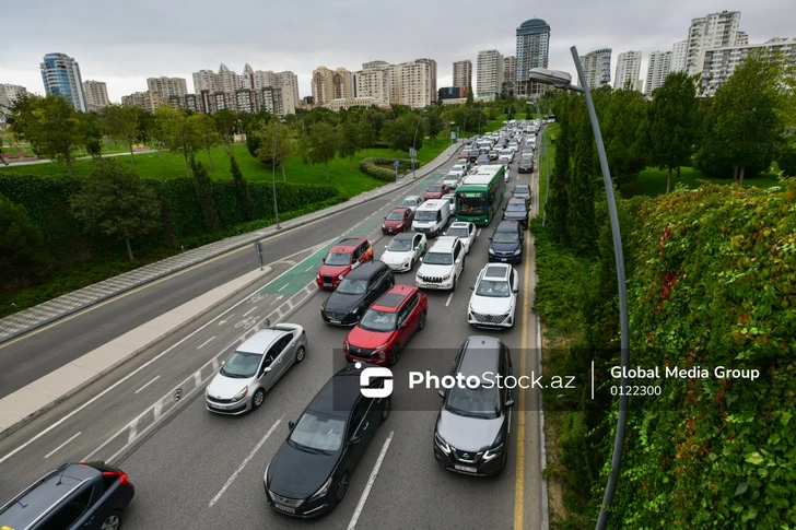 Несколько главных магистралей Баку парализованы пробками-ФОТО