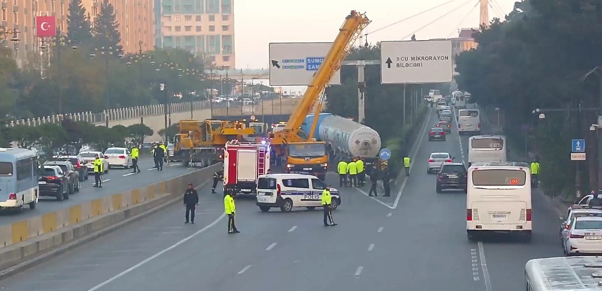 На дороге Баку - Сумгайыт восстановлено движение транспортных средств-ОБНОВЛЕНО