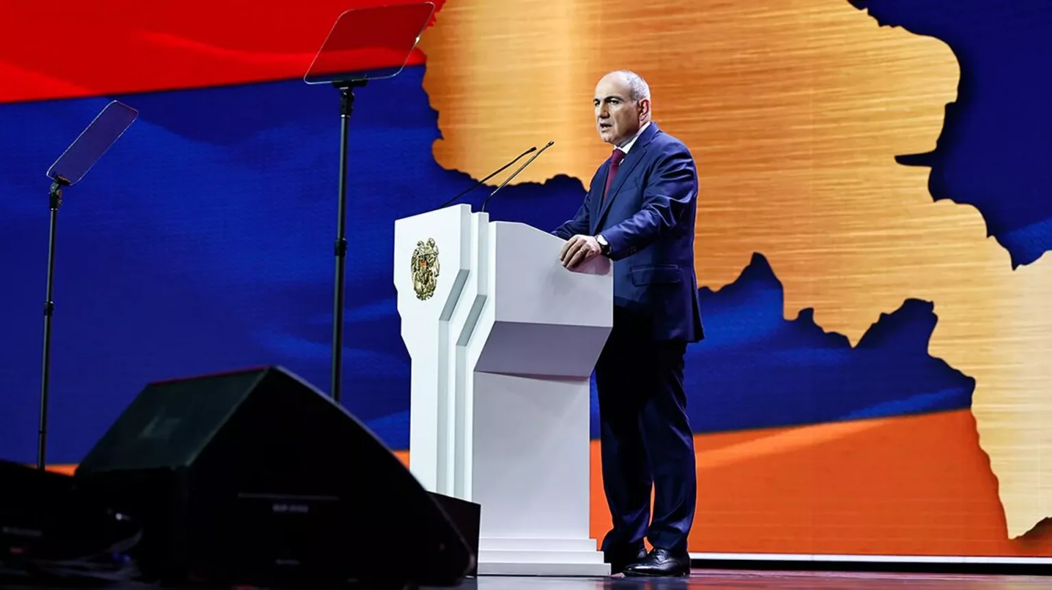 Пашинян определил сроки проведения референдума по Конституции